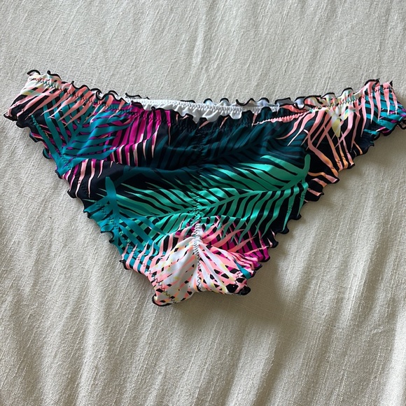 Swimsuit bottoms - Picture 2 of 3